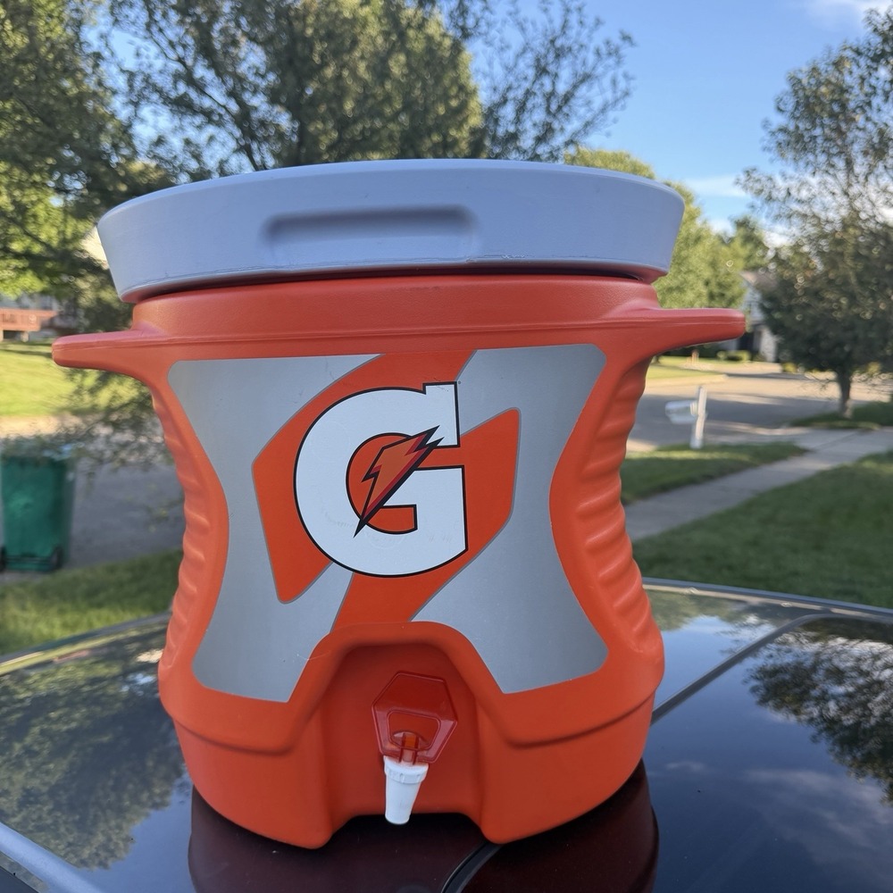 Gatorade Rubbermaid 7 Gallon Water Cooler Jug Easy Pour Sideline Drink 2 Handles
